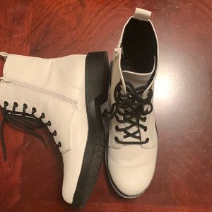 Combat boots